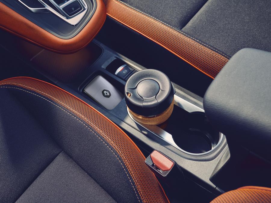 Детали интерьера Renault Captur 2019 года  (WW) (фото 79 из 138)